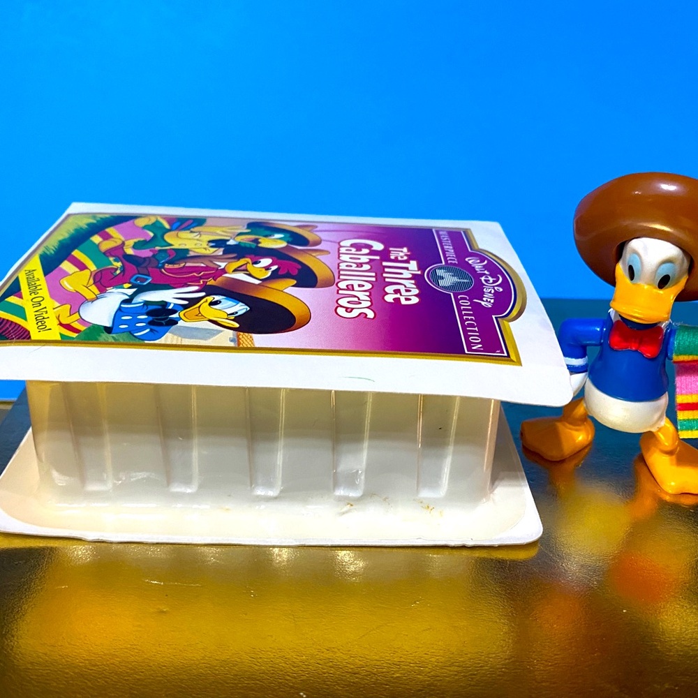 WALT DISNEY 1996 COLLECTIBLE MCDONALD’S THE THREE CABALLEROS MINI VHS CASE & TOY - Picture 10 of 10